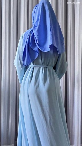 Twerking in my new hijab &amp; abaya! 🧕🏻