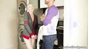 ”Soccer babe Riley Nixon & her secret massage job”