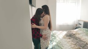 StepSister films a Blog about how StepBrother is having Sex with a Girl and ends up in a Threesome with them