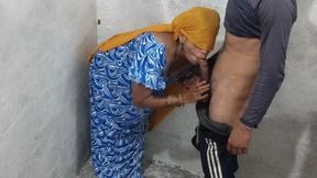 Hot Desi Bhabhi Gand Chudwati Hai
