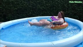 VT hot bikini fatty in the pool