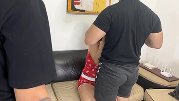 Hijastros Engañan a su Madrastra Con el Juego de los Ojos Vendados