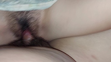 A escondidas con mi compañera de universidad, cuando sus amigas se duermen se mete en mi habitacion