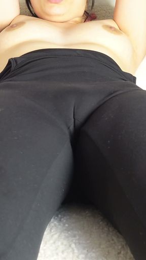 I'm doing camel toe in leggings with oil 4k   Clip 1