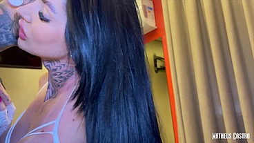 MORENA CAVALONA FODENDO COM MELHOR AMIGO DO NAMORADO NO MOTEL - COMPLETO