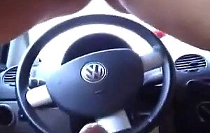 Schones deutsches Girl bekommt Creampie im Auto.