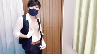 Appraiser faps with white mittens and blows a load