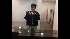 Spiderman volador pesca Hermanos Cachondos en el cine La Paz - Bolivia