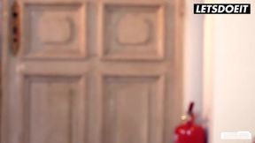 Vanda Angel's Office Encounter: Hardcore Blowjob and Cumshot with Her Boss