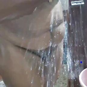 Real tamilwife bathing video