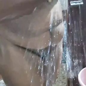 Real tamilwife bathing video