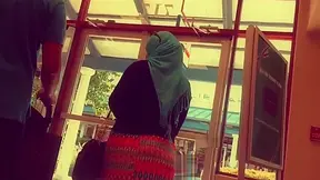 hijab wife big ass walking in street