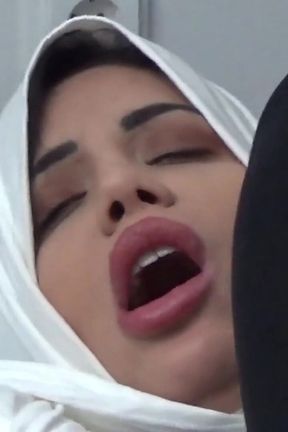 My Sexy Arab Stepmom Masturbate in Front of Me She Is so Sexy