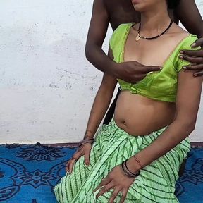 Meri biwi ko god me utha kar mast choda or fir bistar par baitha kar chudayi ki maja aa gaya