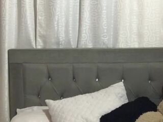 CUTE GIRL MASTURBATES IN HER ROOM