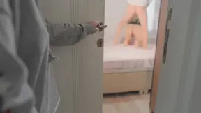 Stepdaughter watches as her stepfather screws her gold-digging stepmom in