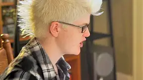 Horny lesbian get down to some slutty action
