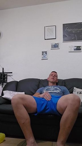 Geiler Mann Besorgt Es Sich Mit Seinen Dildos Und Am Ende Spritzt Er Geil Ab