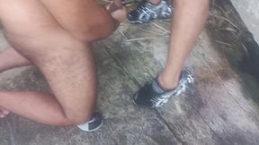 orgia bareback na trilha da praia de pinho balneario camboriu - parte 2