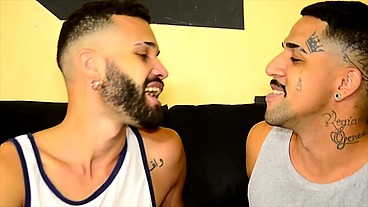 OS NAMORADOS SAFADOS APIMENTAM A QUARENTENA COM MUITO SEXO QUENTE [RENAN DOTADÃO E CAIO VERMONT]