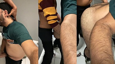 ESSE MACHO ME SEGUIU ATÉ O BANHEIRO E ENTROU NO BOX, QUE PICA ENORME LOGO QUIS DÁ, ELE EMPURROU COM FORÇA EU GOZEI.