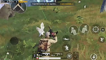 Sendo carregado por 2 na floresta do pubg