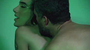 MORENA GOSTOSA DANDO O CUZINHO E GEMENDO ALTO | MARCELA DIMOV E MARIO