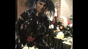 Roxina2007RubberDollInPeePants080307XL.WMV