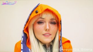 Solofilm van de 18-jarige Runa Yomozuki, een Europese vrouw met grote borsten en cosplay-uitstraling, die in kousen masturbeert.