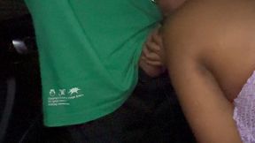 esposa adora beber leite de estranhos no dogging