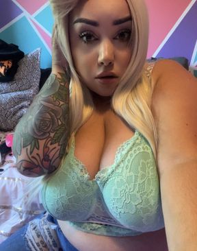 BBW plays with massive tits!