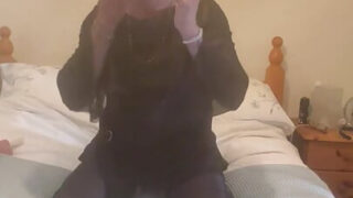 Kotitekoinen video amatöörieurooppalaisesta homolutkasta masturboimassa