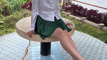 cewek montok tobrut pamer memek di tempat umum bokep indo terbaru