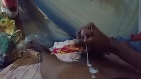 Gaon ki dehati bhabhi ki gand dekhkar Mutthi mare room per