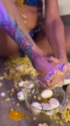 Mistress Naomiperv Has Her Full Dutch Breakfast!