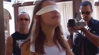 Saphire Rae的巨乳在狂野的肛交群交中上下弹跳