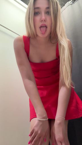 Curvy Onlyfan shows off big tits and round ass