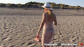 m’exhibant nue sous ma robe transparente en allant a la plage