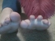 Tickling my feet