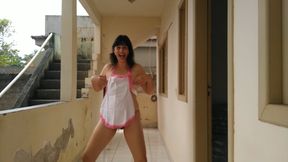 She&#039;s pissing naked on the front porch