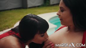 Valentina Ricci & Mariska's lesbian games