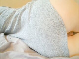 SLUTTY AND BORED SO I TEASE MY ASS ON CAMERA:FIRST TIME