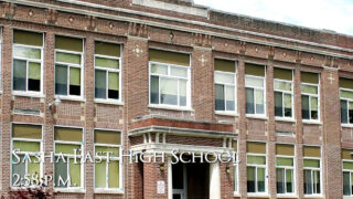 Les beaux gosses amateurs Brad Kalvo, Mitch Vaughn et Nick Simpson dans des scènes amateurs crues : pénis monstrueux, fellations intenses, éjaculations anales et giclées de sperme.