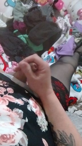 Carrie pleases herself before bedtime for Daddy and cums like a little sissy slut