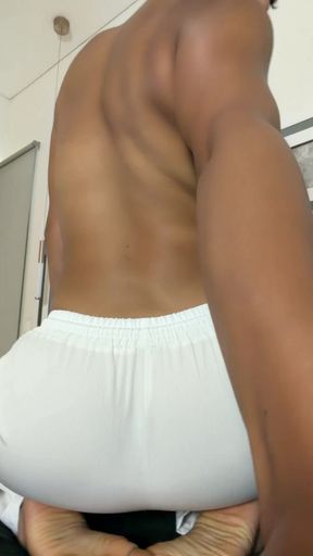 Amateur onlyfan shows off her tits