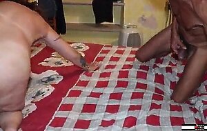 Scopiamo quella bagascia della nonna