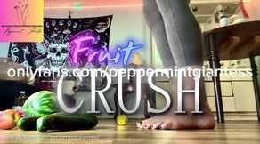 Size 16 Barefoot Fruit Crush Giantess Destruction