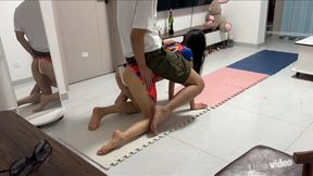 SK016_Riding a football baby all-fours in the living room