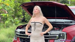 Helpful Runner Finds Panties in the Engine and Gets the Best Thank-you Sex Ever