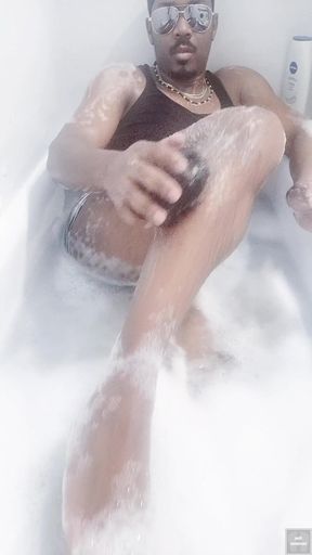 I Wash My Body in the Bath (2025)